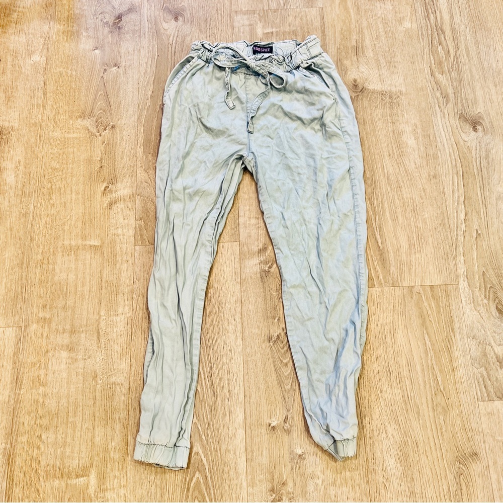 Blue Spice light blue Denim lightweight jeans with belt Jogger size M